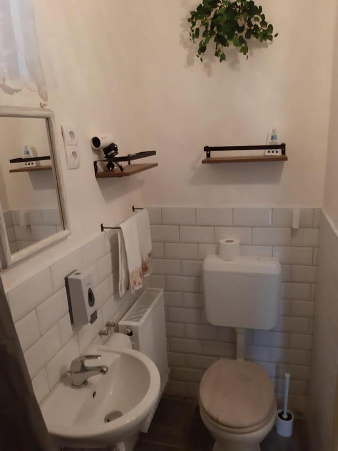 Edina Vintage Vendeghaz Lejlighed Mosonmagyaróvár Eksteriør billede