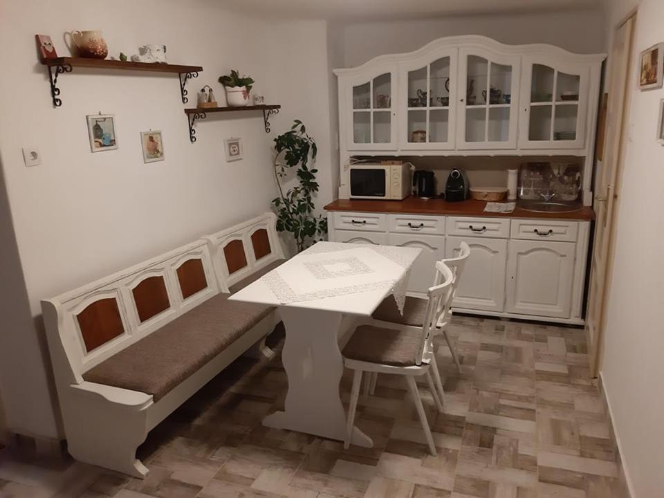 Edina Vintage Vendeghaz Lejlighed Mosonmagyaróvár Eksteriør billede