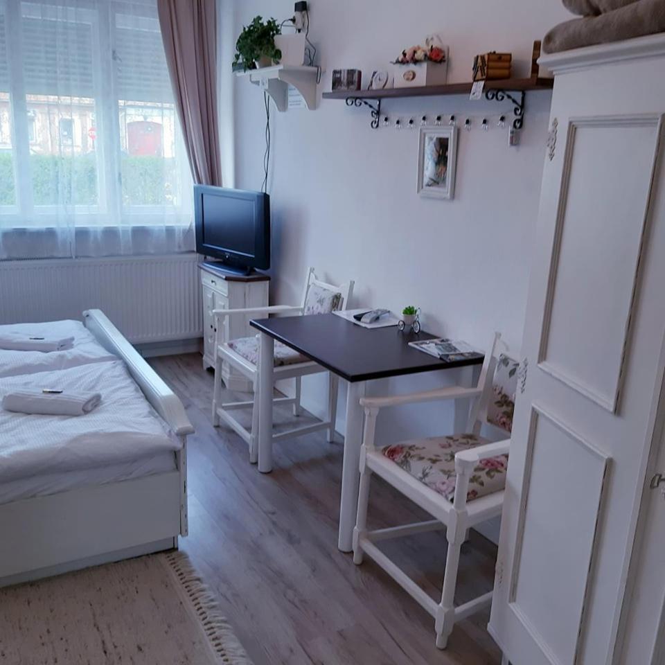 Edina Vintage Vendeghaz Lejlighed Mosonmagyaróvár Eksteriør billede